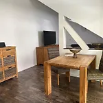 Appartement Idyllisches Haus In Direkt An Der Saale