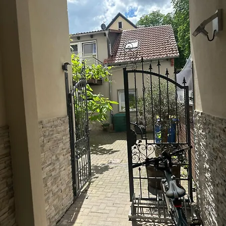 Idyllisches Haus In Direkt An Der Saale Апартаменты Ена